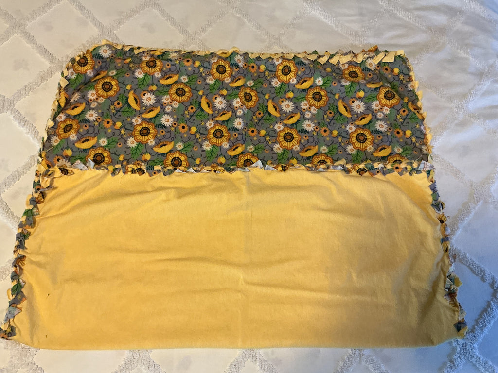 No-Sew Yellow Poppy Flower Flannel Lap Throw - 30x38 Blanket
